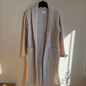 Aritzia wool coat
Size XS